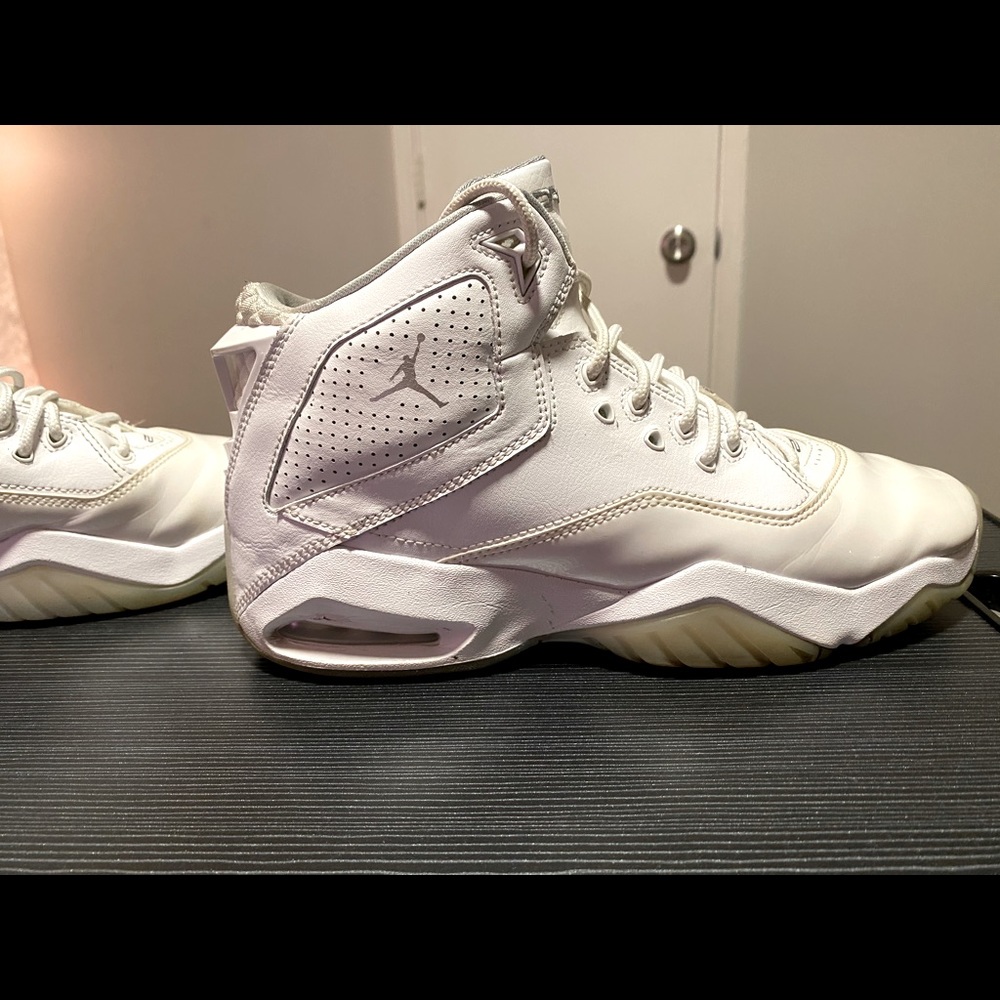 Jordan All white Size 7 (men/youth)